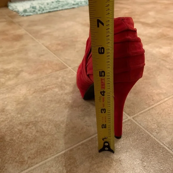 Red Rouched Ruffle Heels - Picture 7 of 8